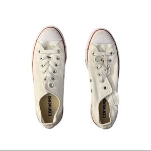 Converse white low top tennis shoes